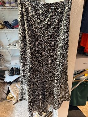 Abercrombie & Fitch Black and White Floral Midi Skirt